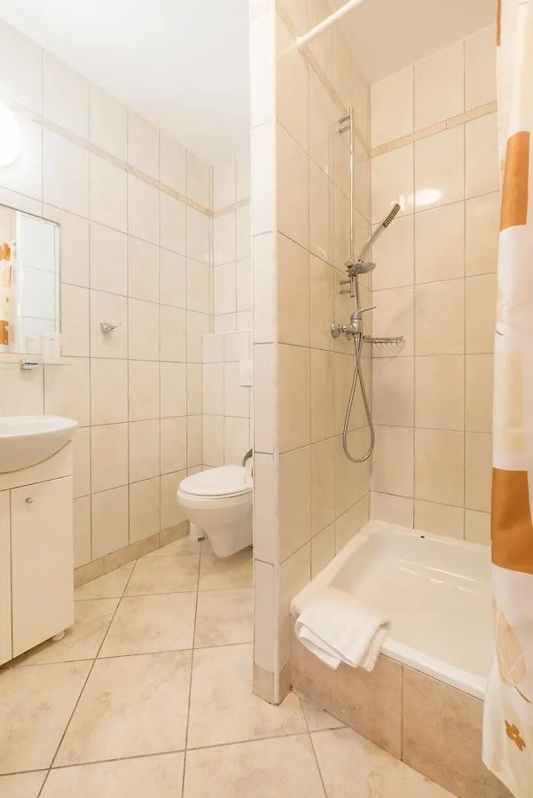 Bed and Breakfast Lesny Dwor Karpacz Piekarnia Mio Padre Restauracja Mamma Mia Bed & Breakfast